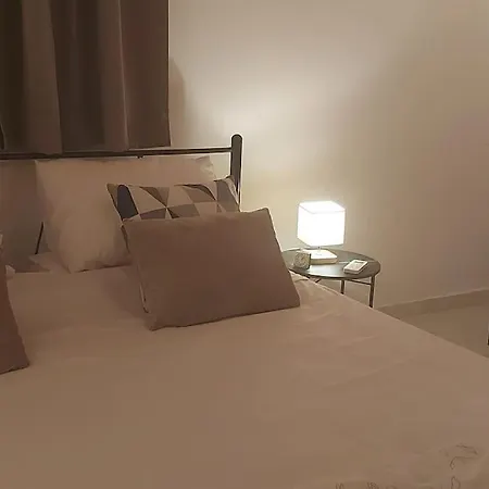 Charming Beachfront 2-bedroom House With Ac Κατάκολο