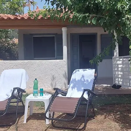 Σπίτι διακοπών Charming Beachfront 2-bedroom House With Ac *
