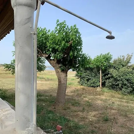 Charming Beachfront 2-bedroom House With Ac