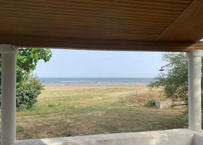 Charming Beachfront 2-bedroom House With Ac *