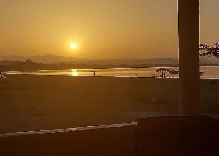 度假居 Charming Beachfront 2-bedroom House With Ac