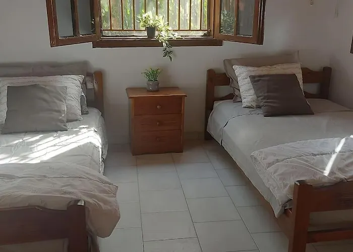 Charming Beachfront 2-bedroom House With Ac Casa de Férias *