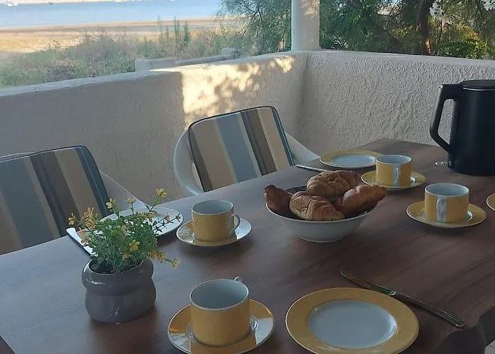 Charming Beachfront 2-bedroom House With Ac * 卡塔科隆