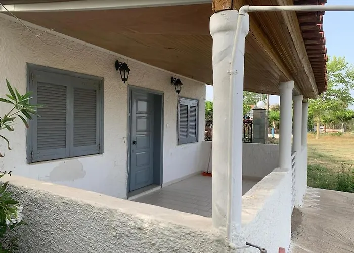 Charming Beachfront 2-bedroom House With Ac *