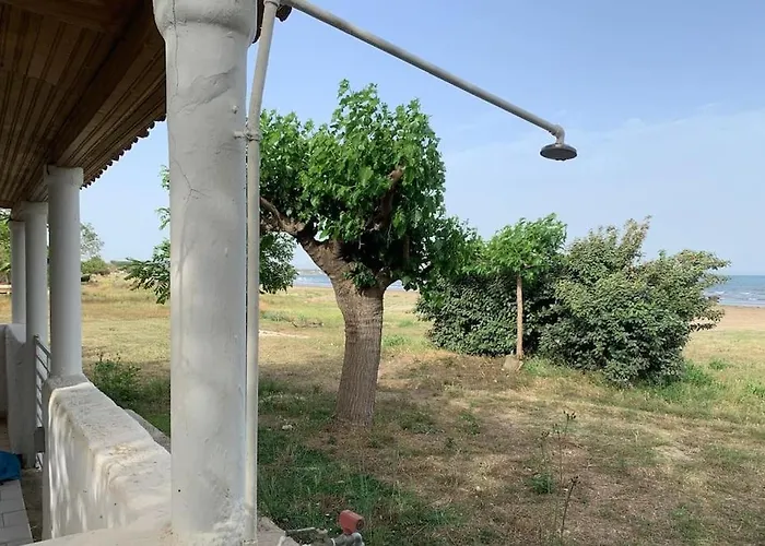 Charming Beachfront 2-bedroom House With Ac